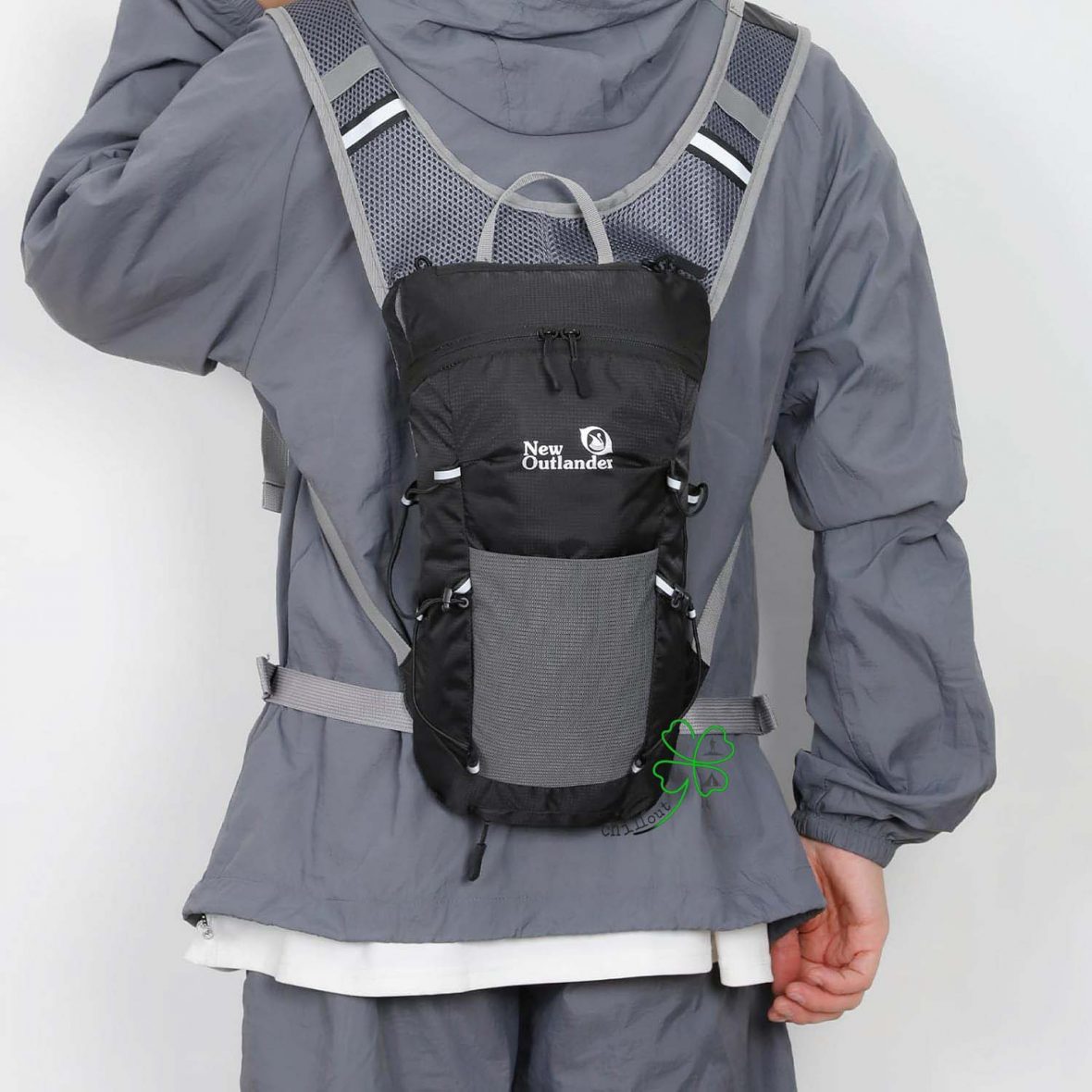 vest_nước_mang_trên_lưng